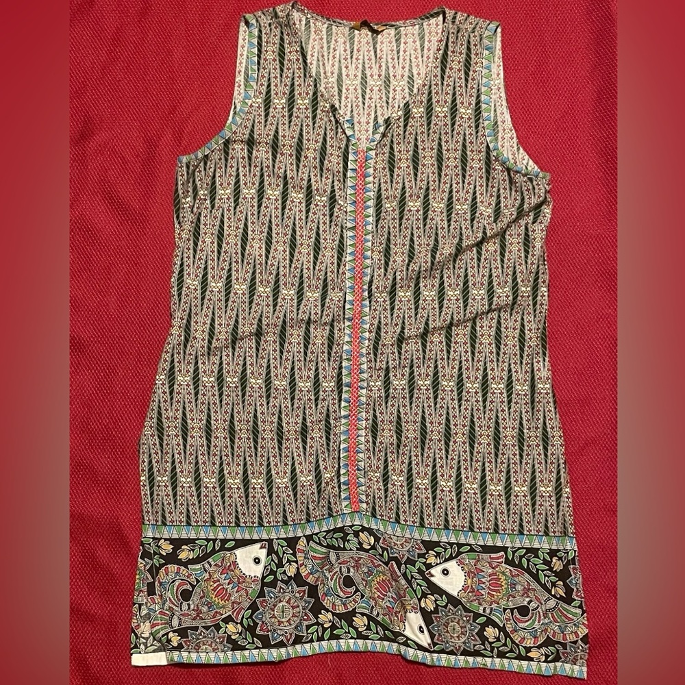 Sleeveless Patterned Top - with beautiful design